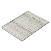 美しく、繊細で、白いレースの織物を詰め込む。  ノートブック (左側)