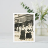 美女とビーチ、テキサス州ガルベストン ヴィンテージ ポストカード (スタンド正面)