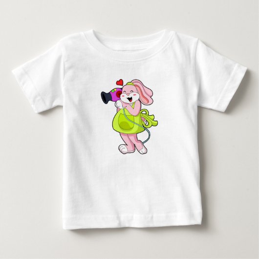 美容師のウサギがヘアドライヤーを持って ベビーTシャツ (正面)