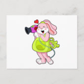 美容師のウサギがヘアドライヤーを持って ポストカード (正面)