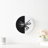 美容師のサロンの美容師の技術の はさみ ラウンド壁時計 (ホーム)