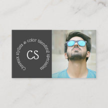 美容師の男性がフォトDIYサングラスを撮る