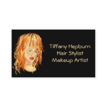 美容師の美容師のエレガントで赤い頭部