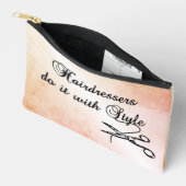 美容師は個人的なスタイルでそれを行う アクセサリーポーチ (見開き)