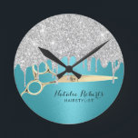 美容師ターコイズシルバーグリッタードリップサロン ラウンド壁時計<br><div class="desc">美容師ターコイズ&シルバーグリッタードリップモダン美しいサロンクロック。</div>