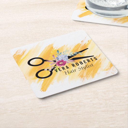 美容師金ゴールドシザーおよび美しいサロンフローラ スクエアペーパーコースター (アングル)