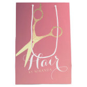 美容師 メイクサロン モダン ピンク ゴールド はさみ ミディアムペーパーバッグ (裏面)