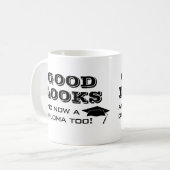 美貌と卒業証書もおもしろい卒業 コーヒーマグカップ (正面左)