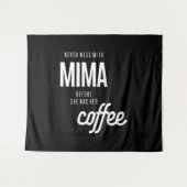 美馬はコーヒーを飲まないと散らからない タペストリー (正面(横))