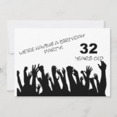 群衆が歓声を上げる第32パーティの招待状 招待状 (正面)