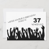 群衆が歓声を上げる37パーティの招待状 招待状 (正面)