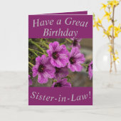 義理の妹のための紫ゲラニムス誕生日カード カード (黄色い花)
