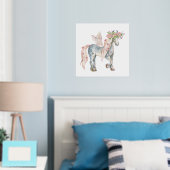 羽と花が飾られたかわいいポニー 箔ポスター (インサイチュ (寝室))