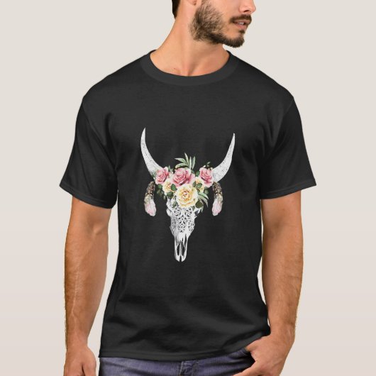 羽と黄色とピンクの薔薇をあしらった牛の頭蓋骨 Tシャツ (正面)