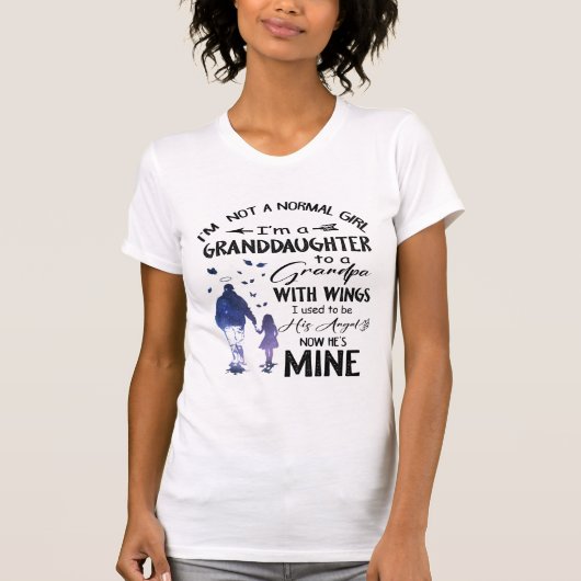羽のあるおじいちゃんの孫娘 天使のような存在 Tシャツ (正面)
