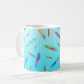 羽のパターカラフルン青の名前モノグラム コーヒーマグカップ (正面左)
