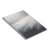 羽の白い白鳥の羽毛 ノートブック (右側)