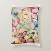 "羽ばたきエレガンス：蝶のデザイン装飾 アクセントクッション (正面(垂直))