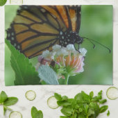 羽ばたくオオカズラチョウ ピンクと白の花 キッチンタオル (折り畳み)