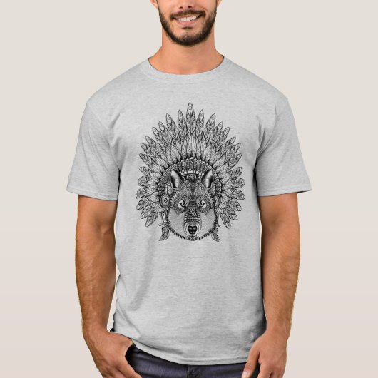 羽をつけられた戦争のボンネットの刺激を受けたなオオカミ Tシャツ (正面)