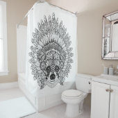羽をつけられた戦争のボンネットの落書きのアライグマ シャワーカーテン (インサイチュ)