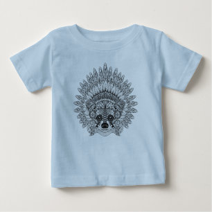羽をつけられた戦争のボンネットの落書きのアライグマ ベビーTシャツ