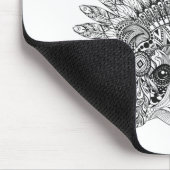 羽をつけられた戦争のボンネットの落書きのアライグマ マウスパッド (コーナー)