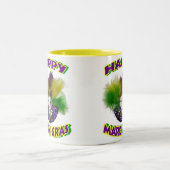 羽をつけられた謝肉祭のマスク ツートーンマグカップ (中央)