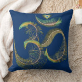 羽をつけられたOmのインドの孔雀の尾 クッション (ブランケット)