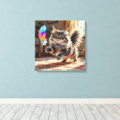 羽を追いかけるかわいい毛ふわふわした猫 キャンバスプリント (インサイチュ (ウッドフロア))