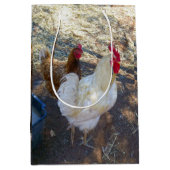 羽毛の仲間たち：白い雄鳥と雌鳥 ミディアムペーパーバッグ (正面)