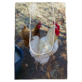 羽毛の仲間たち：白い雄鳥と雌鳥 ミディアムペーパーバッグ (裏面)