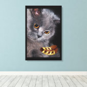 羽毛の生えたイギリス短毛猫 キャンバスプリント (インサイチュ (ウッドフロア))