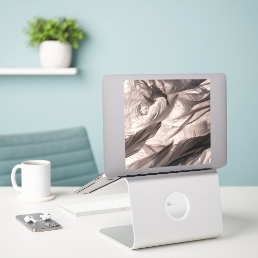 羽 シール (デスク上のノートパソコン)