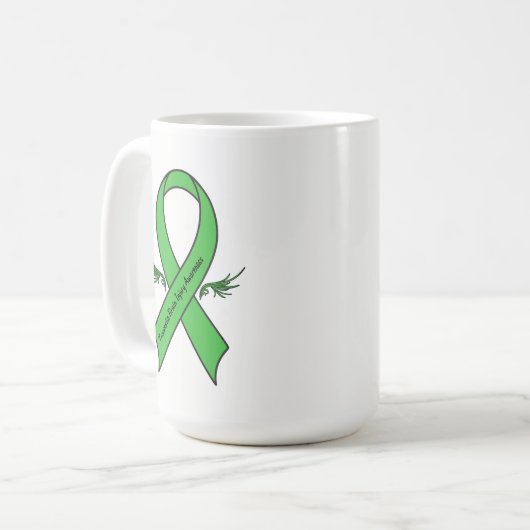 翼が付いている外傷性の脳損傷のリボン コーヒーマグカップ (正面左)