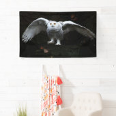 翼が開いたスノーフクロウ 横断幕 (インサイチュ)