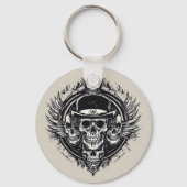 翼とシンボルを特徴とする複雑なスカルデザイン キーホルダー (裏面)