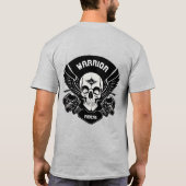 翼のあるスカルのアートワーク Tシャツ (裏面)