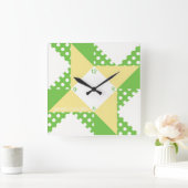 翼のある四角 – 緑と桃 スクエア壁時計 (ホーム)
