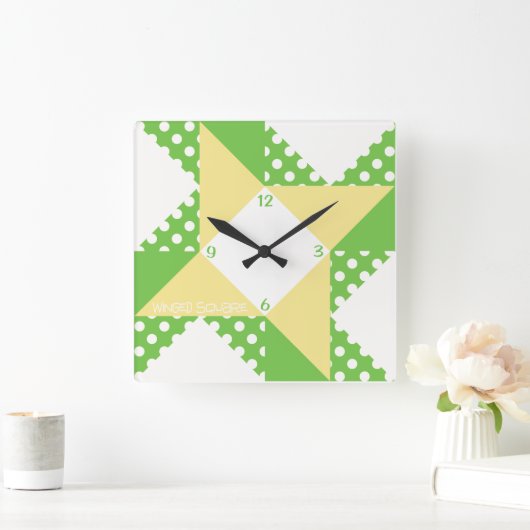 翼のある四角 – 緑と桃 スクエア壁時計 (ホーム)