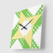 翼のある四角 – 緑と桃 スクエア壁時計 (傾斜)