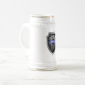 翼のある翼のある翼を持つ特別に設計された機上空飛び ビールジョッキ (正面左)