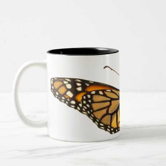 翼の広がりのマダラチョウ ツートーンマグカップ (左)