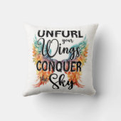 翼を広げて空を征服する翼を強化 クッション (裏面)