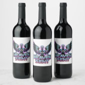 翼を持つ光沢のある金属製の天使、Y2Kデザイン ワインラベル (ボトル)