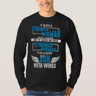 翼を持つ息子の母になるための強い女性 Tシャツ