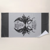 翼ザルを呼ばせるな™ ビーチタオル (正面)