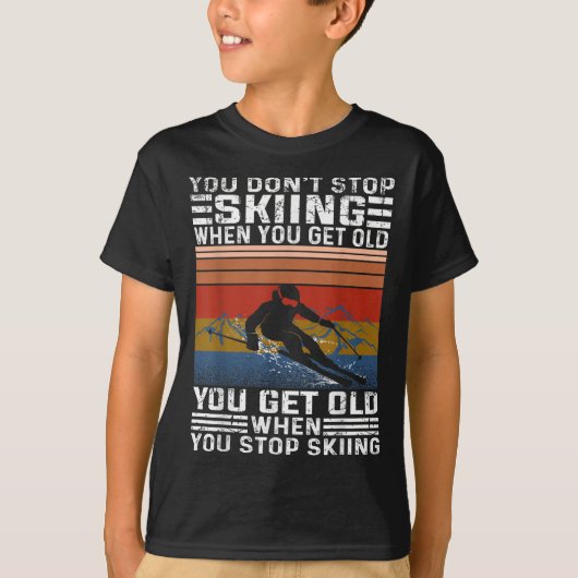 老けてもスキーをやめない 面白スキー Tシャツ (正面)
