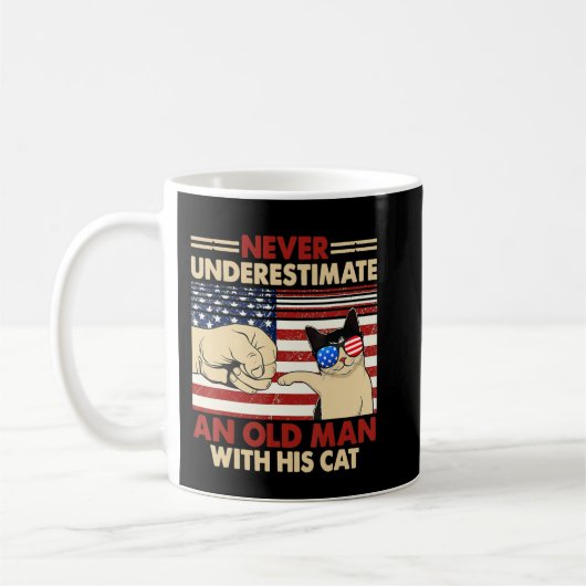 老人と猫との関係を決して甘く見ない コーヒーマグカップ (左)