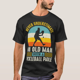 老人のピックボールを過小評価しなおもしろいい Tシャツ